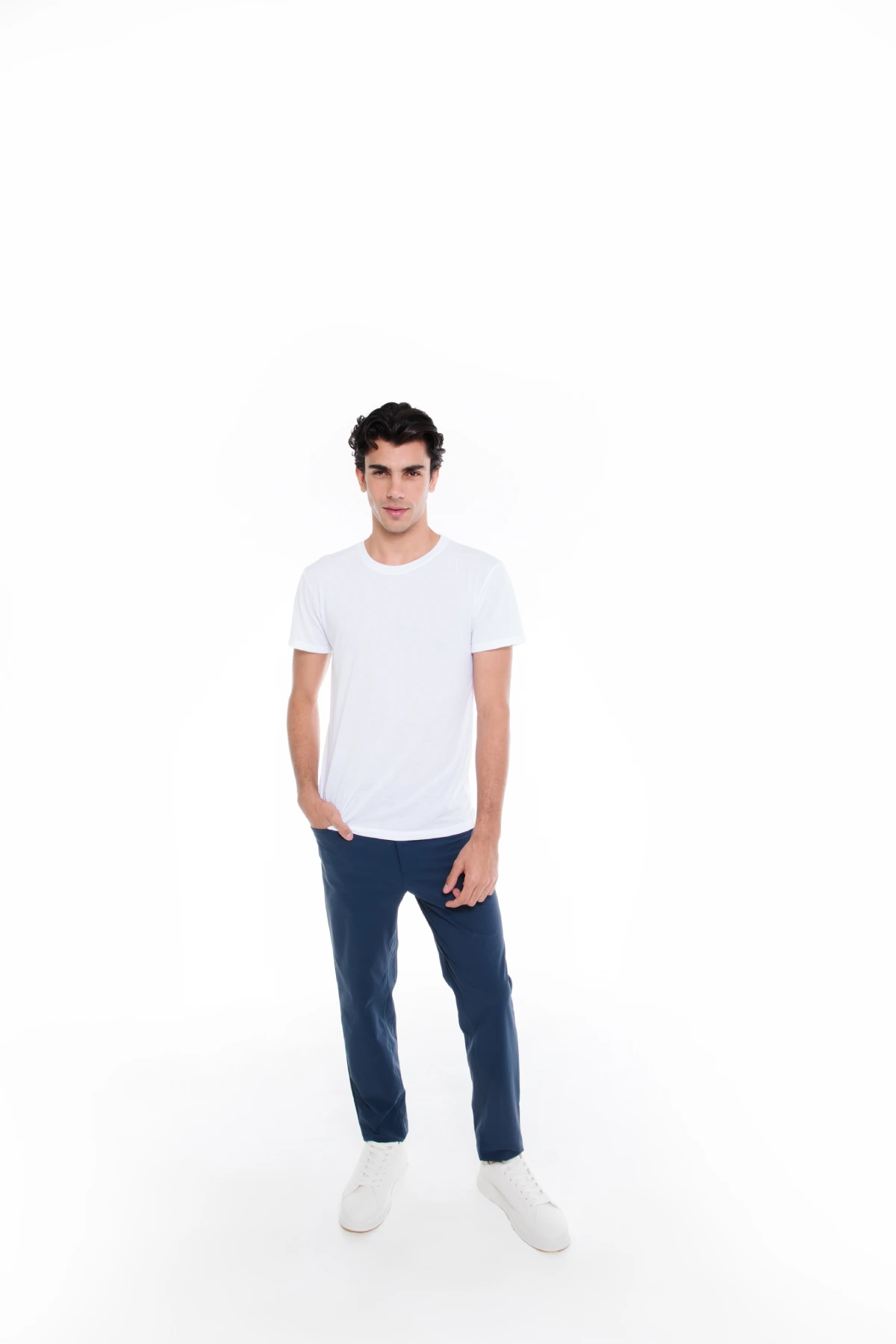 Imagen de producto Playera cuello redondo para caballero poliester. Modelo 4000C. Color Blanco